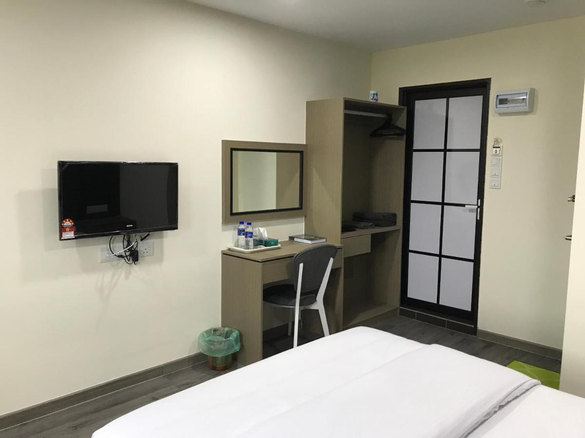 Oyo 90506 Z Stay Inn Hotel Simpang Renggam Zewnętrze zdjęcie