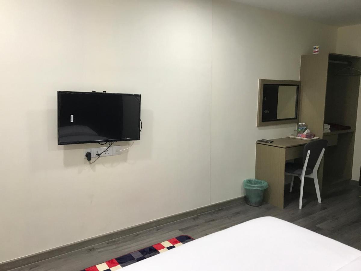 Oyo 90506 Z Stay Inn Hotel Simpang Renggam Zewnętrze zdjęcie