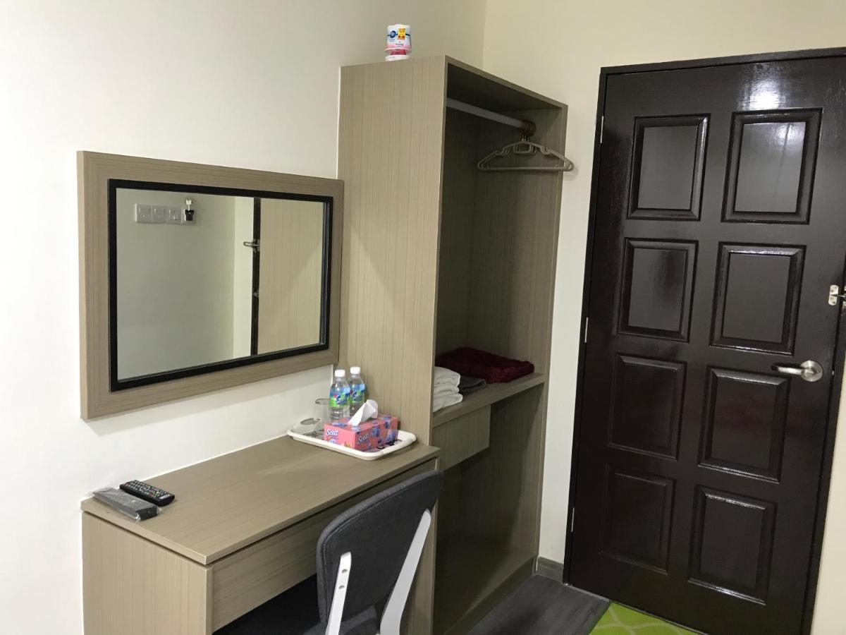 Oyo 90506 Z Stay Inn Hotel Simpang Renggam Zewnętrze zdjęcie
